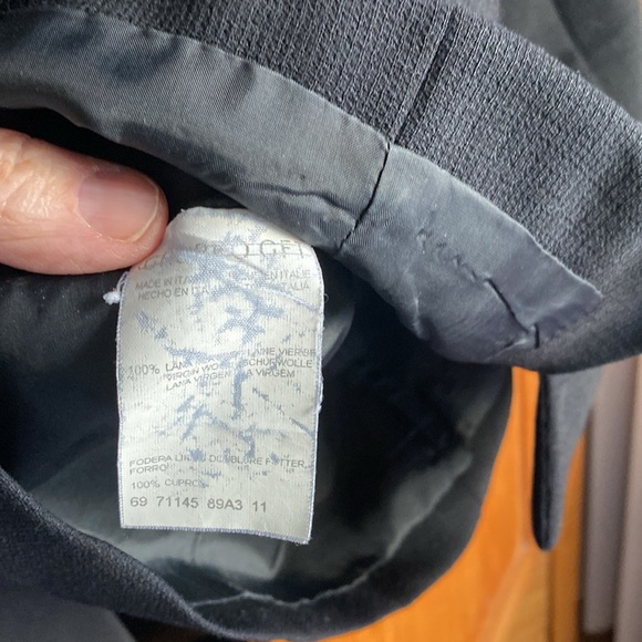 Giorgio Armani 3 piece suit. Jacket, sleeveless top, pants, size 14. - Picture 11 of 15